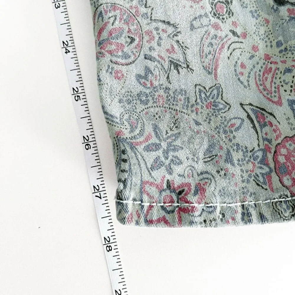 Women's Printed Slim Jeans - Light Gray with Pink Paisley - Picture 9 of 10